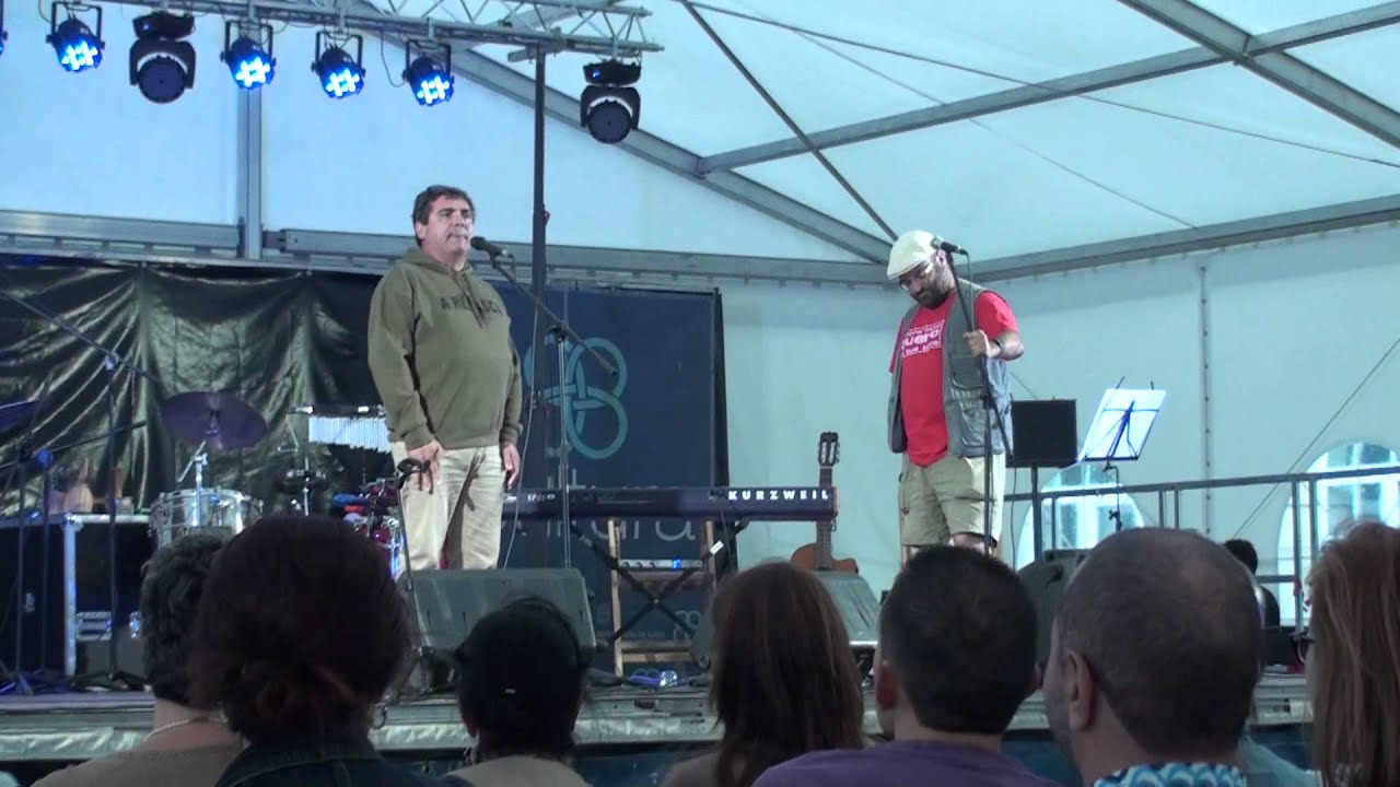 Bieito Lobariñas e Luis O Caruncho na presentación de Jotinho´s en Cultura Aberta 2013