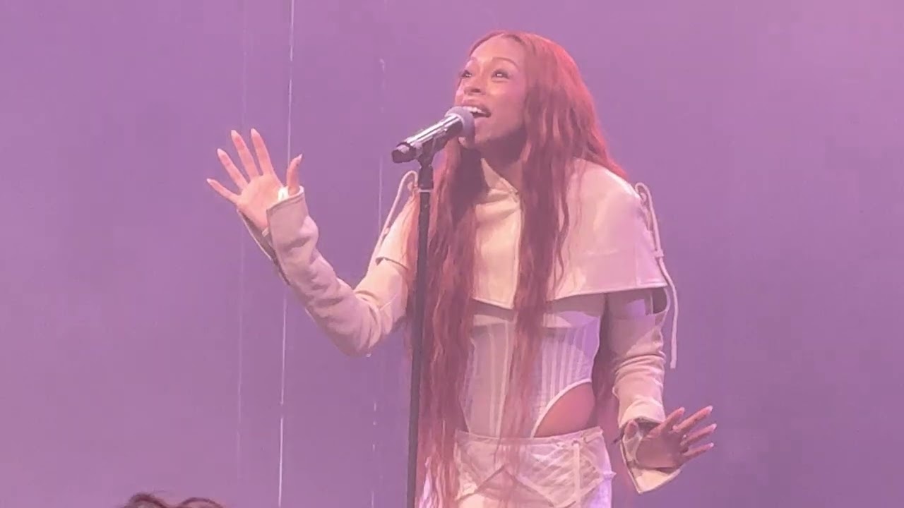 Ravyn Lenae.　Satellites : Coachella 2025  Mojave, April 11th