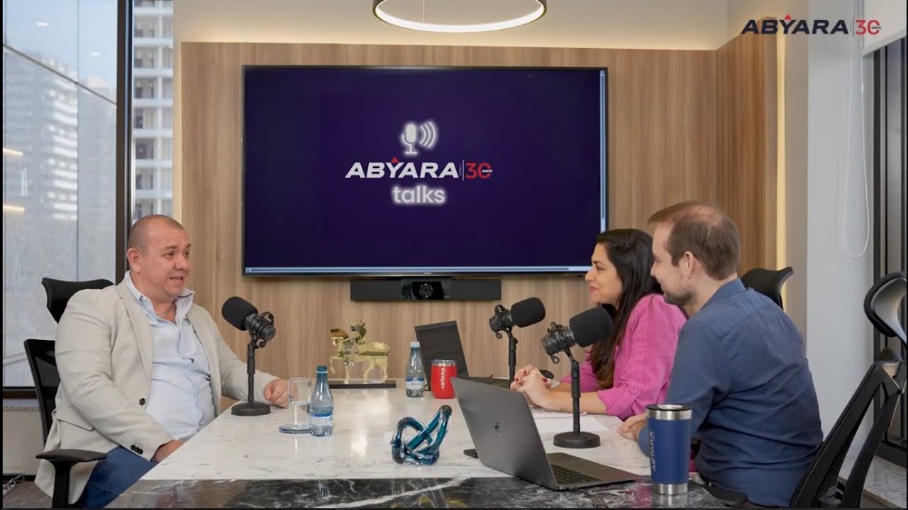 Mudar de um emprego formal CLT para autônomo, pode ser uma boa transição de carreira? Abyara Talks