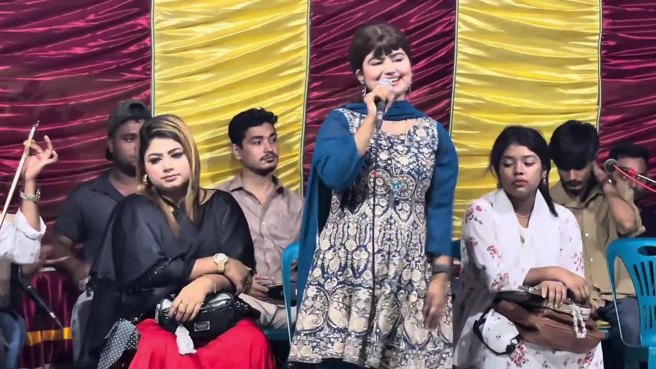 উদলা ঘরের ছাউনি আমার পূর্ণিমারই চাঁদ। মুন্নি সরকারের গান। 