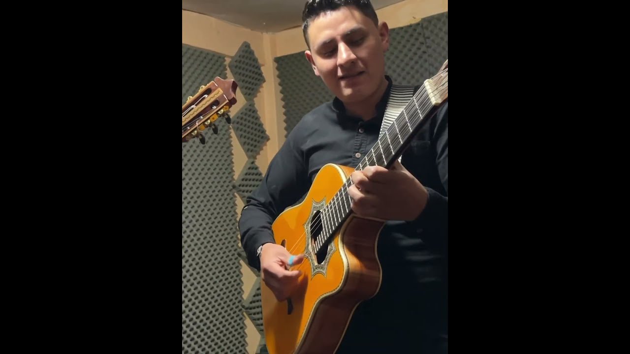 Sufrir y más sufrir/Los Sentimentales Del Ecuador/VideoClip