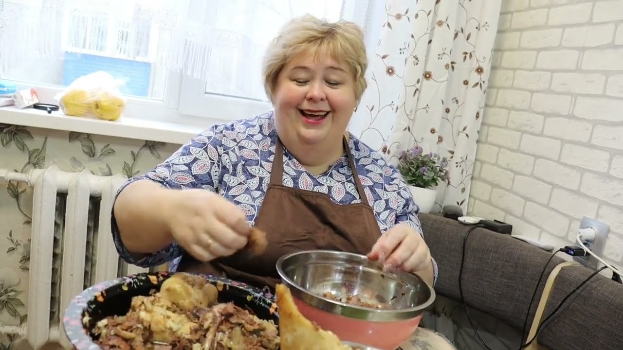 К Новогоднему столу два простых салатика. Холодец как муж хотел.