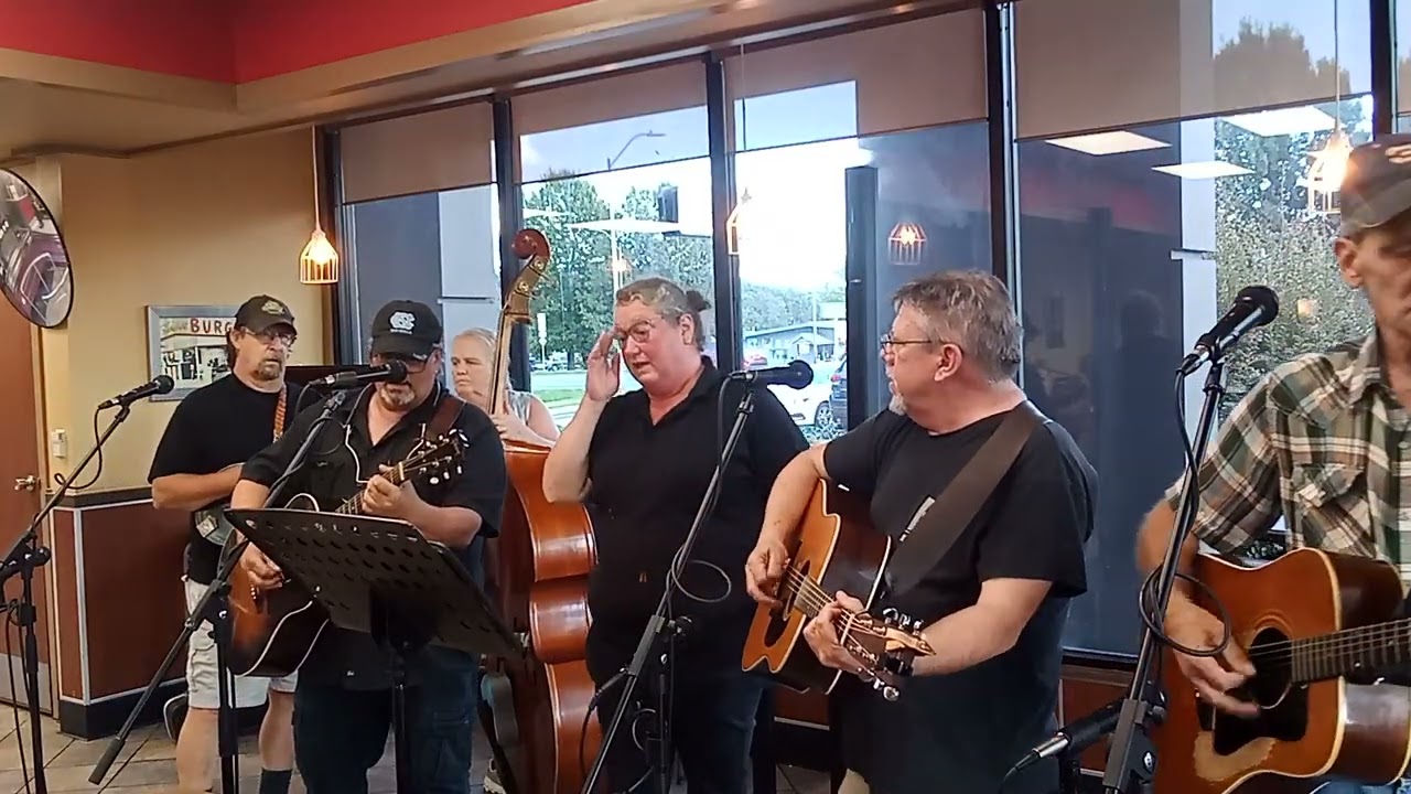 Hardee's Thursday night music (8-21-2025)