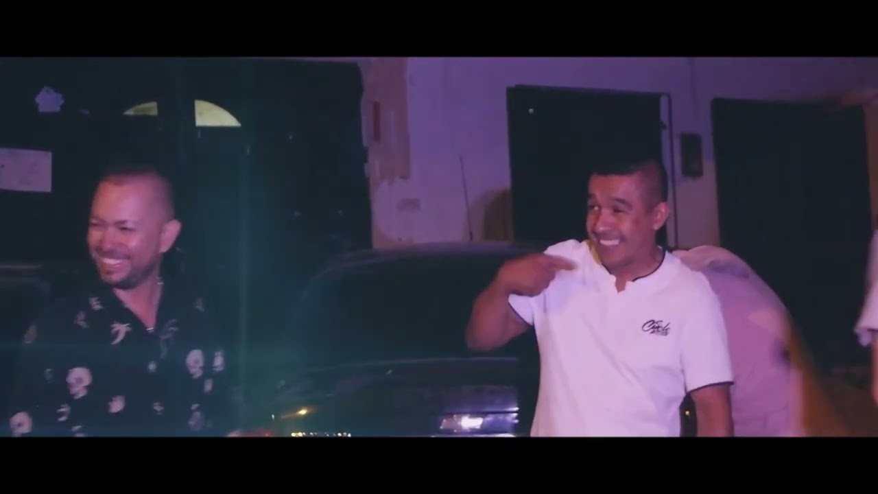 JHONNY V&Eacute;LEZ - LLAMA MAR&Iacute;A (VIDEO OFICIAL)