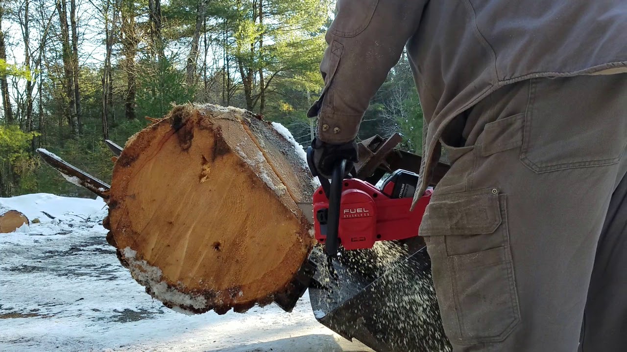 Milwaukee M18 fuel 16 inch chainsaw.