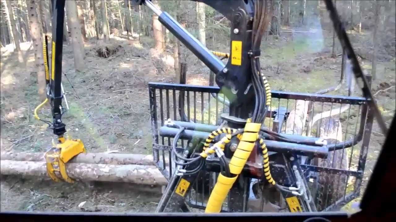 Country 480 log crane makes quick firewood in Latvia.