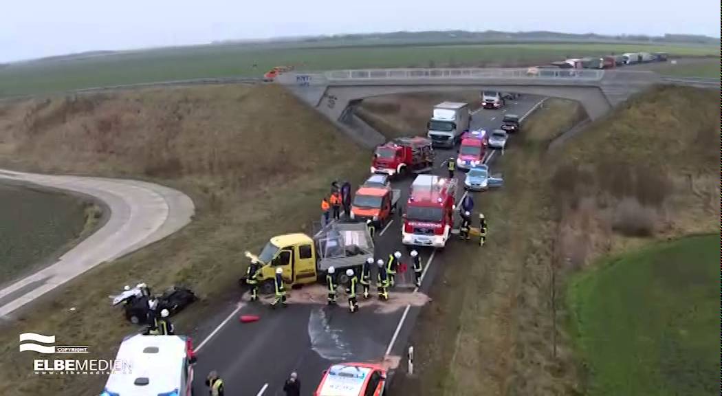 Verkehrsunfall mit Verletzten auf B 246a - ELBEKANAL Schönebeck