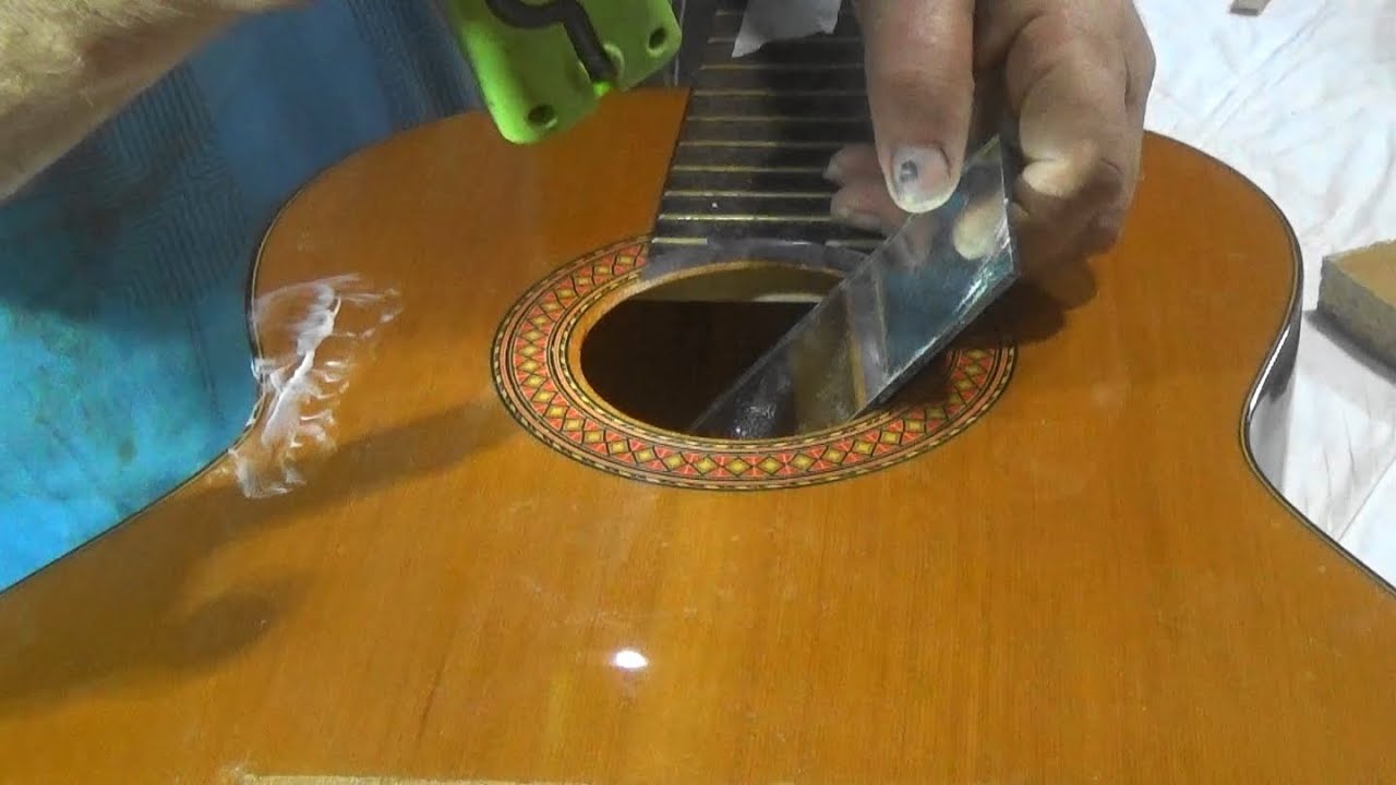 Reparación de una grieta en tapa de guitarra.