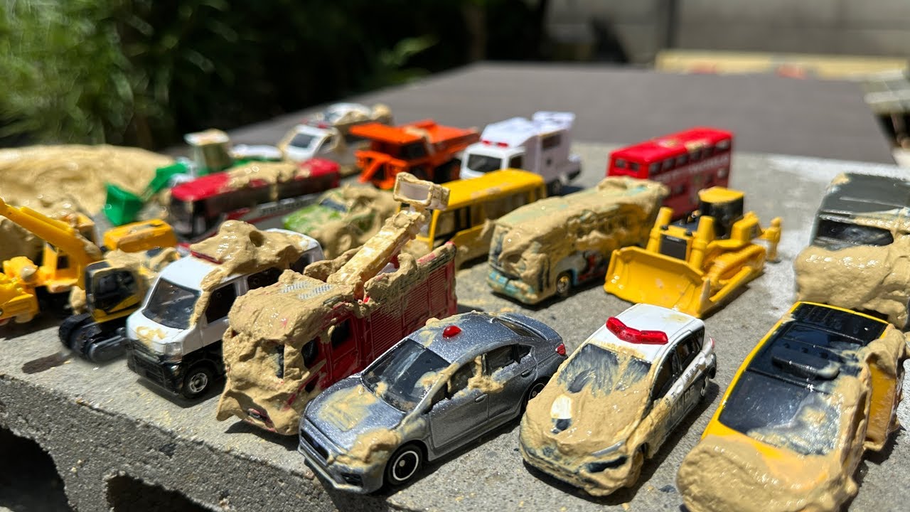 Tomica Disney Cars etc. ☆ Play in the mud and wash the car!