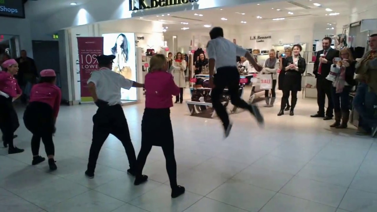 Dublin Airport Flash Mob - Christmas Theme