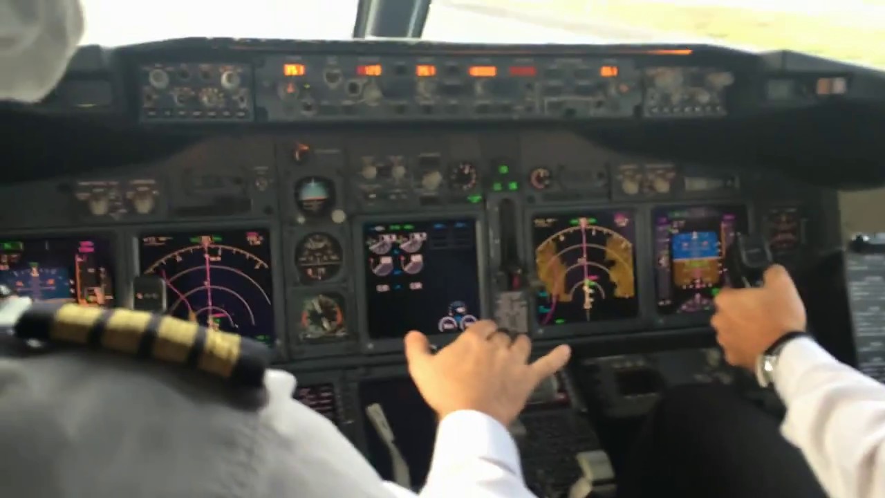 Boeing 737-800 TRAVEL SERVICE/SMARTWINGS