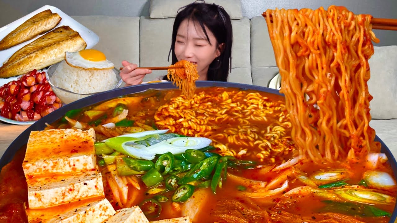 반주를 부르는 마성의 음식🍲 김치찌개 고등어구이 소시지 먹방 Korean food Spicy Kimchi Jji-gae Mukbang Eating show Real mukbang