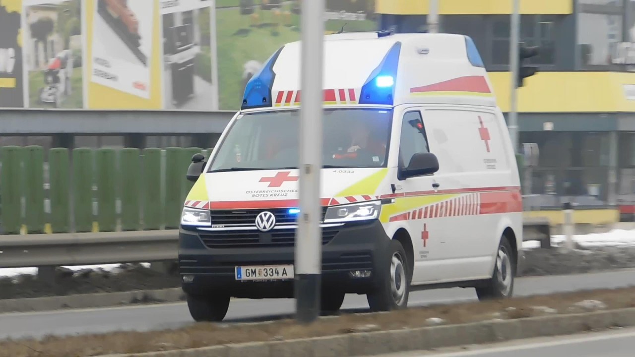 (Schweres Durchkommen) 2x SEW des Roten Kreuz OÖ