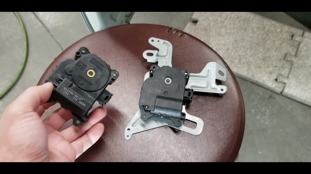 2004 Lexus RX330. Замена привода заслонки воздуховода. HVAC air blend door actuator replacement.