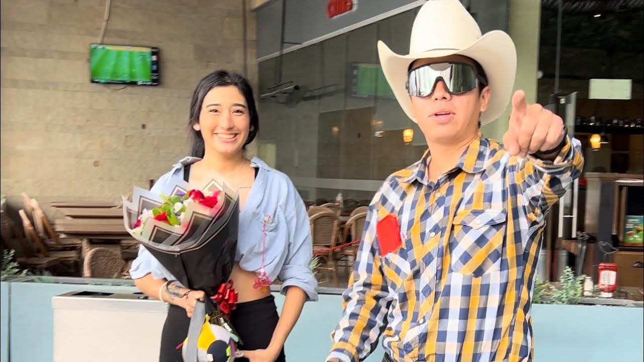 Tocó la palma de mi mano y le regalé un bonito ramo de rosas #monterrey #flowers  #video #sigueme