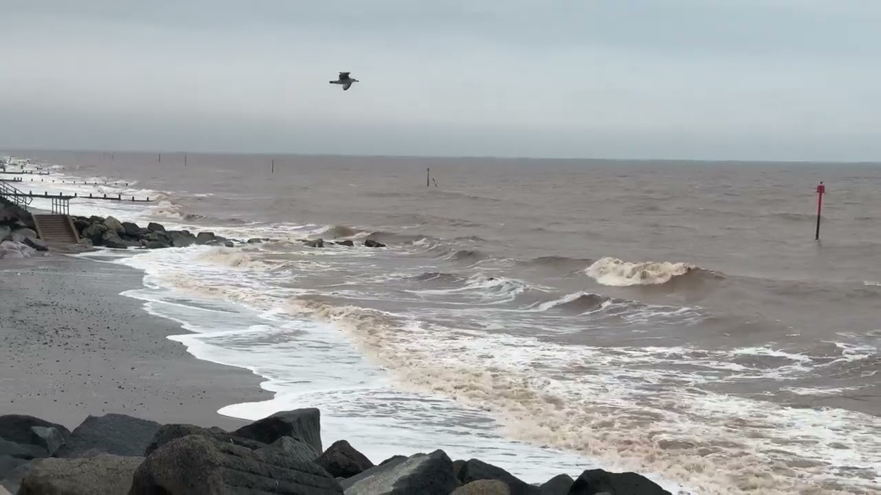 Four minutes of breezy tide in Withernsea