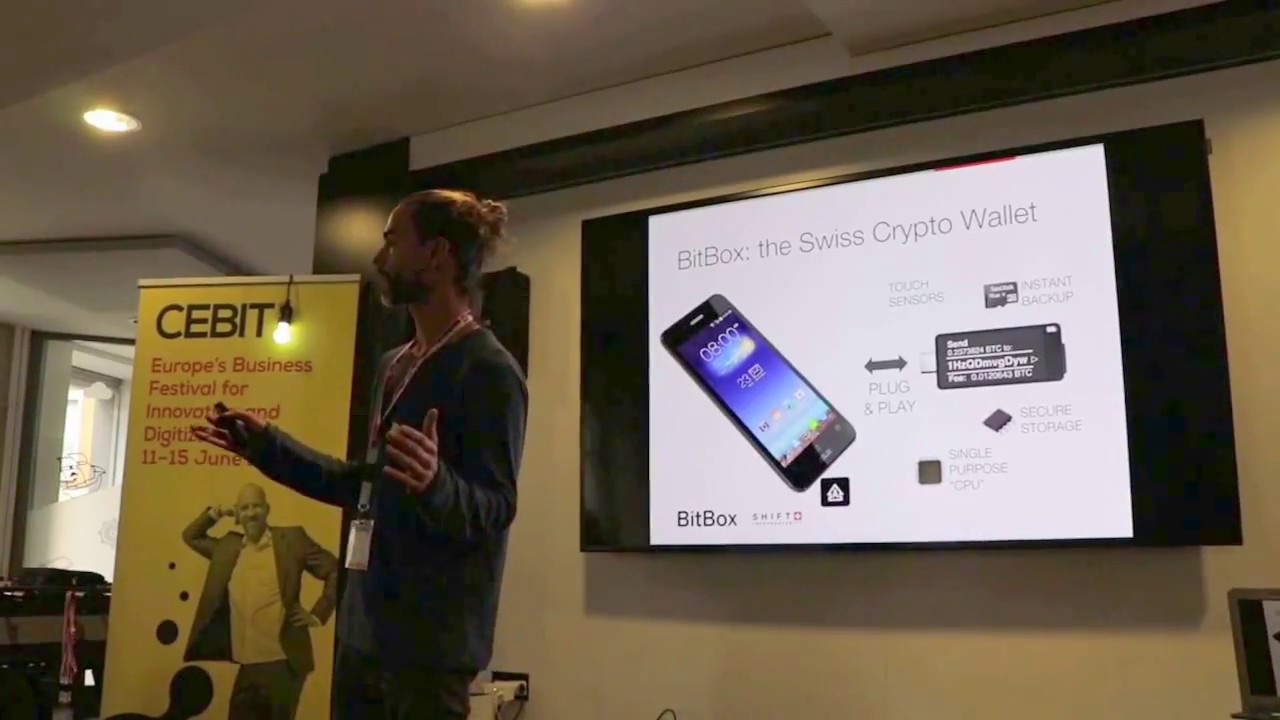 Jonas Schnelli, Co-Founder von Shift Cryptosecurity, stellt das Hardwarewallet 