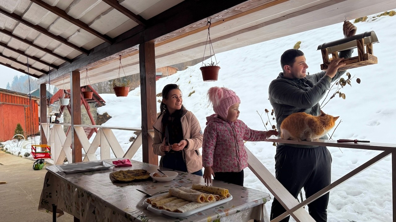 Young Family’s Cozy Rural Life in the Carpathians 🏔️👨‍👩‍👧 | Cooking, DIY & Traditions