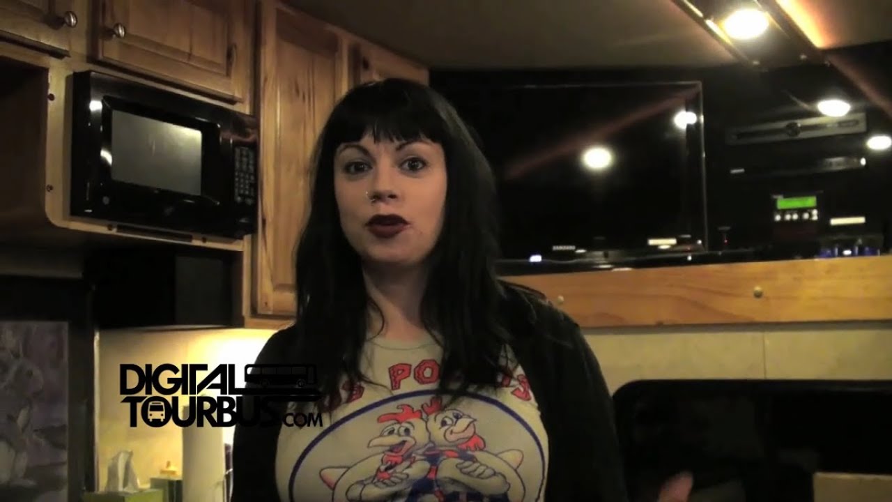 The Birthday Massacre - BUS INVADERS Ep. 402