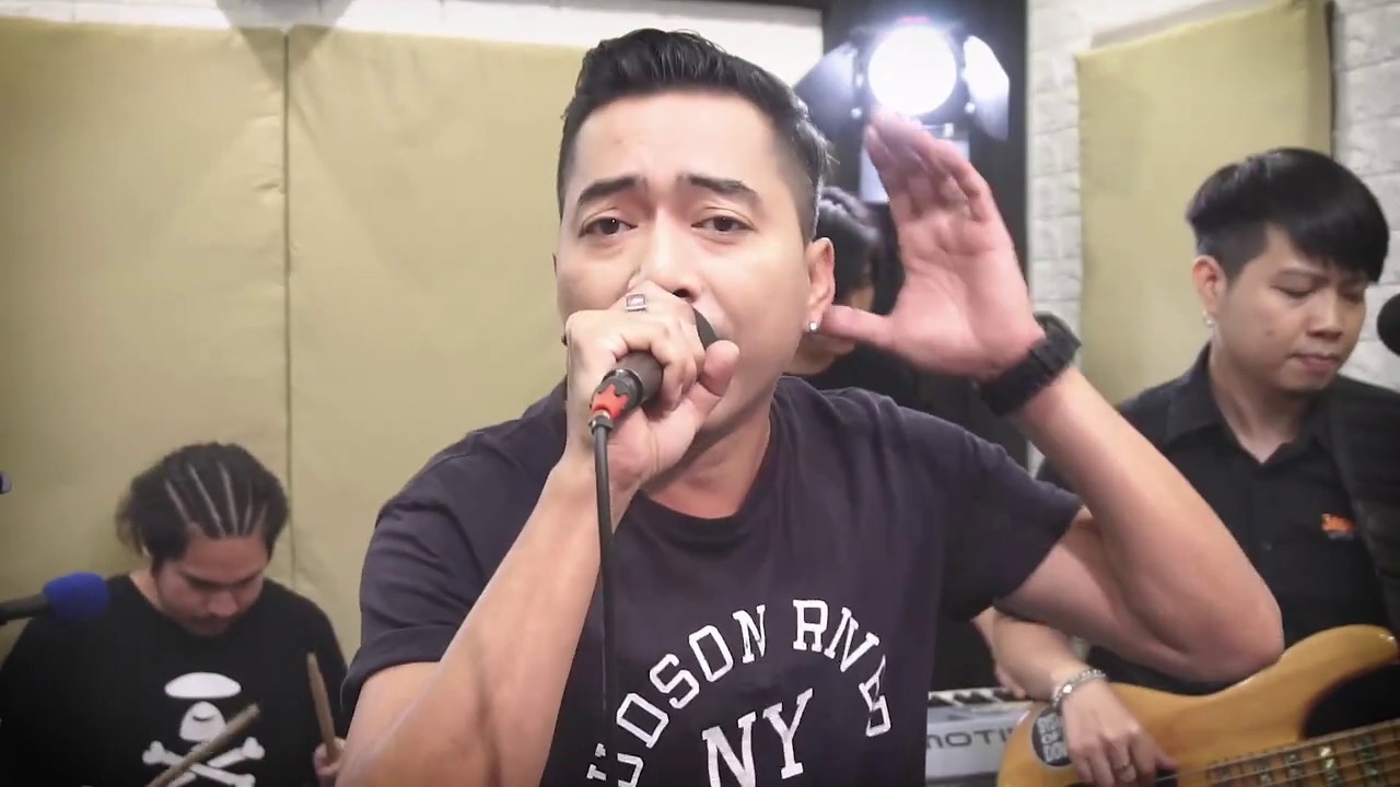 กบ - หวิว ณัฐพนธ์ วงษ์สนิท Live at ห้องท้ายบ้าน