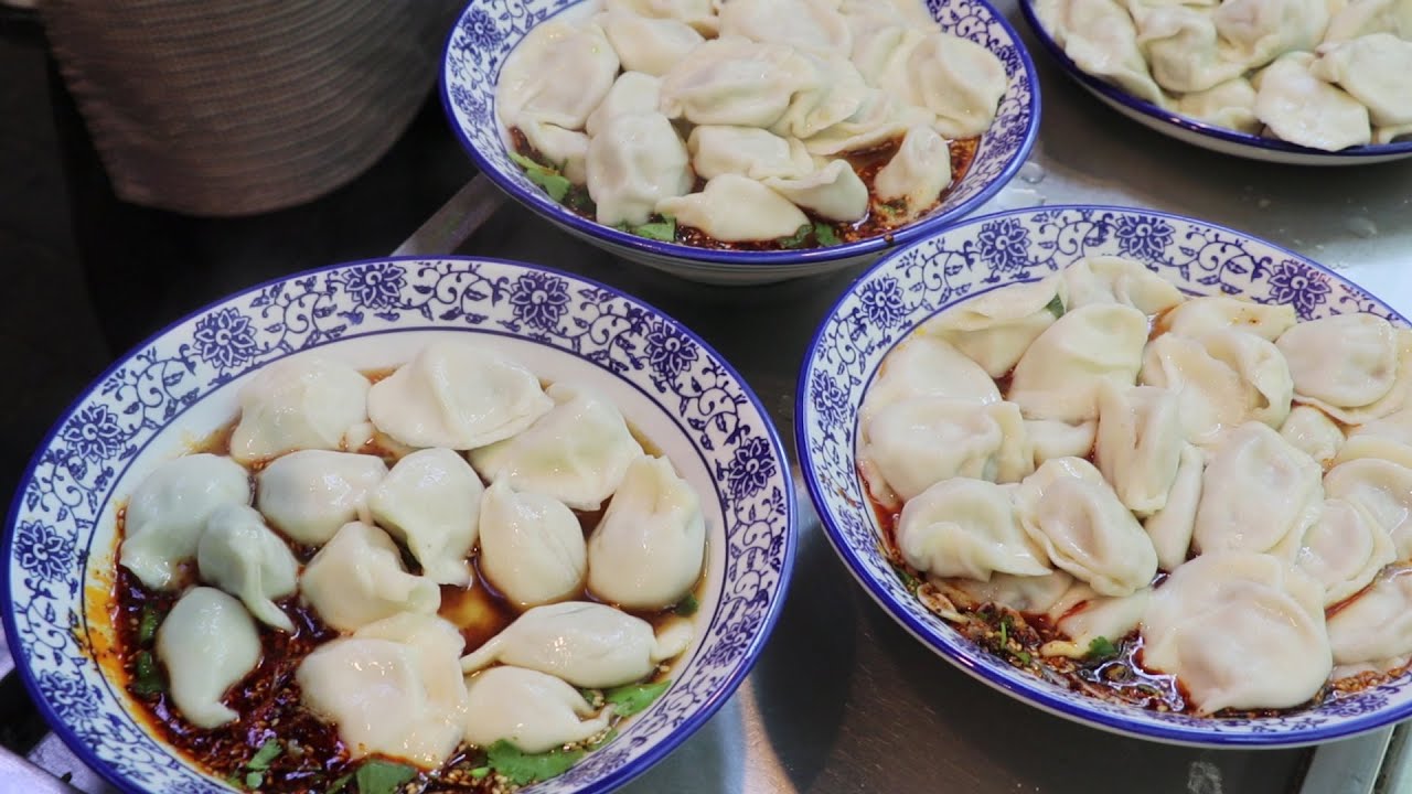 西安老街酸汤水饺，按斤卖却论个上，常年只卖3种馅，顾客一次吃一斤