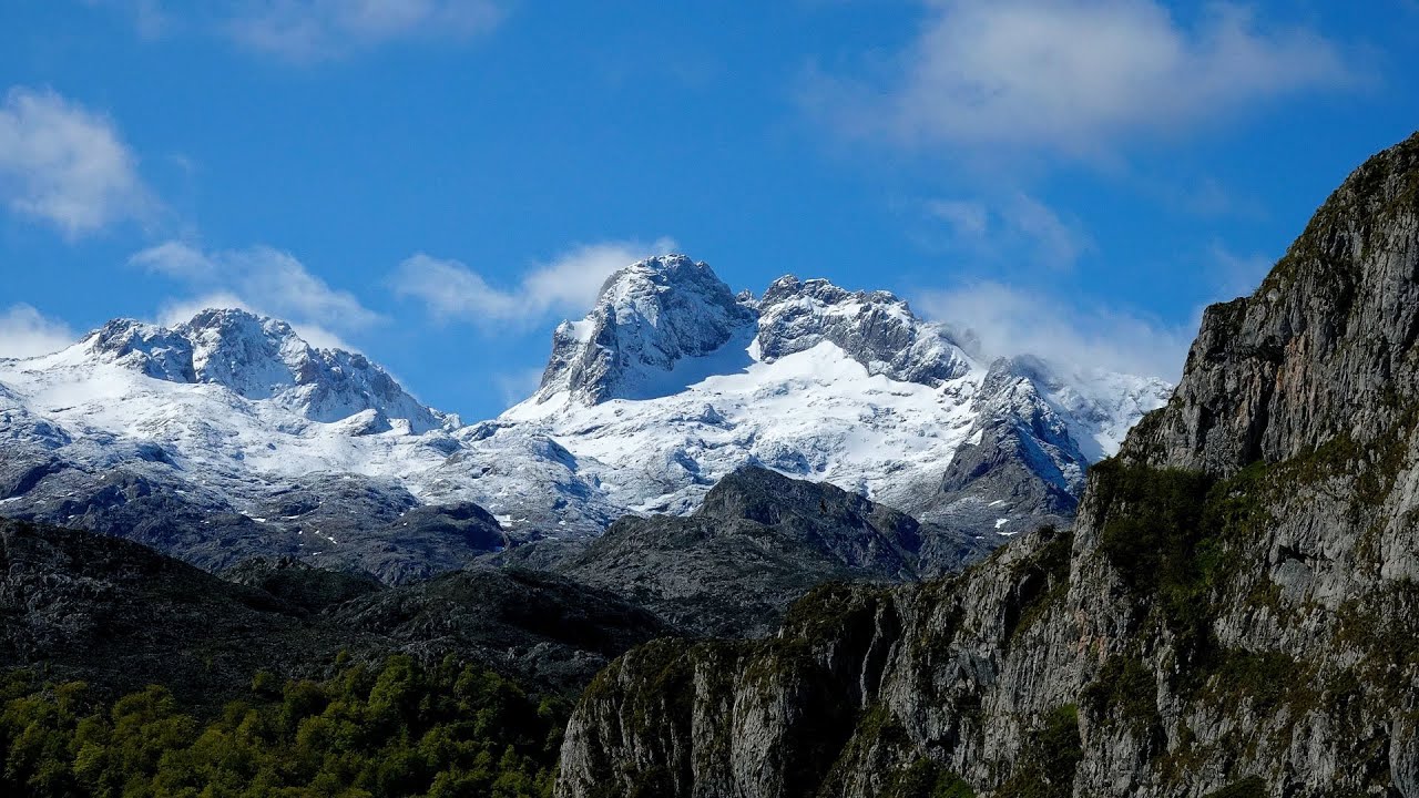 P. N.  de los Picos de Europa vanaf Cagas de Onis Spanje