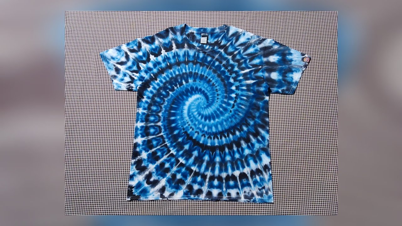 TIE DYE Tutorial: dye placement on Deep Blue Sea pallete.