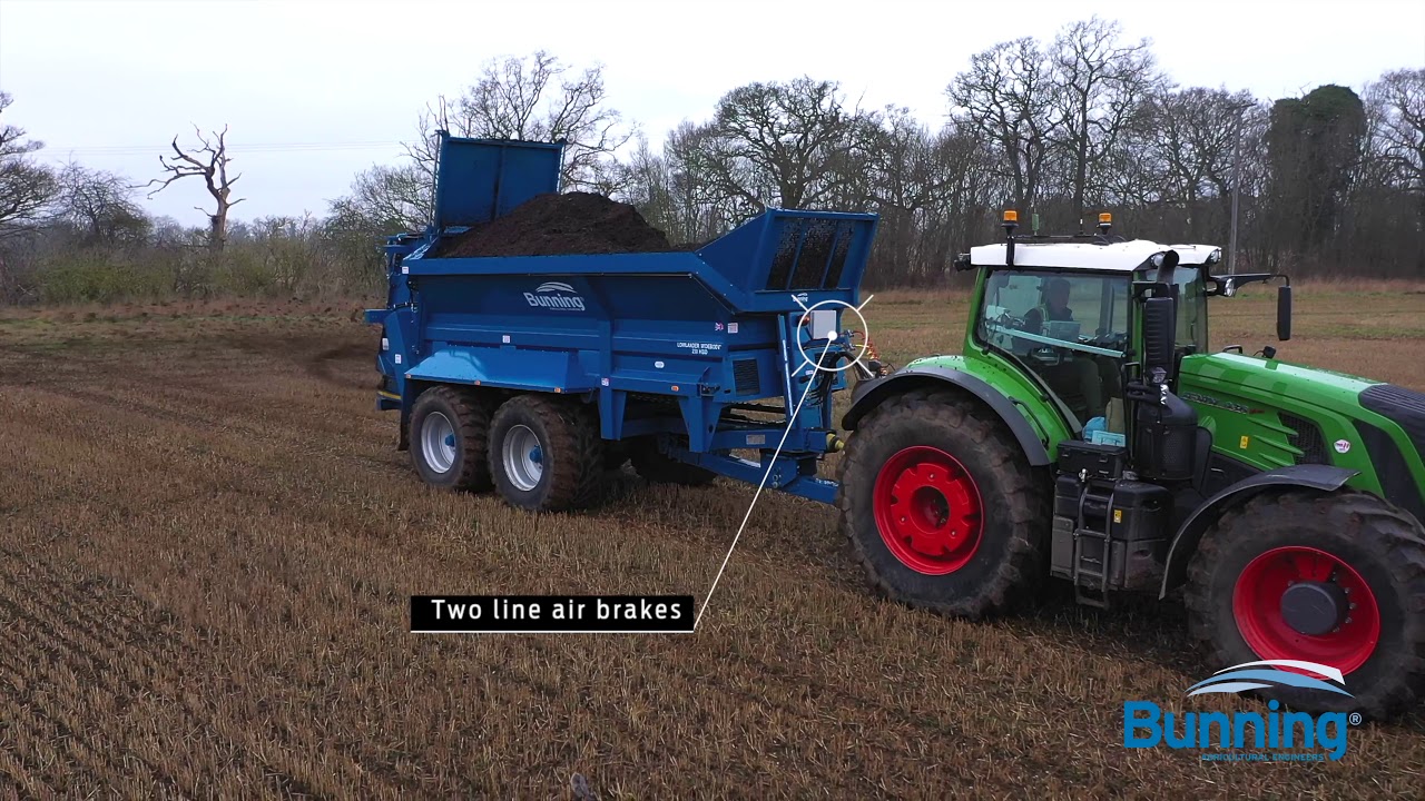 Bunning Lowlander Widebody 230 HBD muck spreader With a Fendt 936 Vario