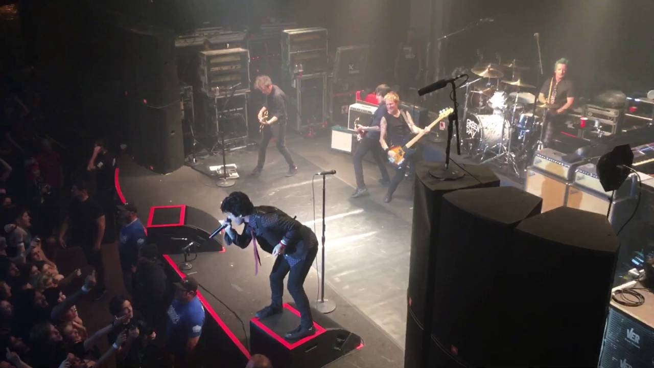 Are We the Waiting/St. Jimmy (Live) - Green Day - Revolution Radio Tour 2016