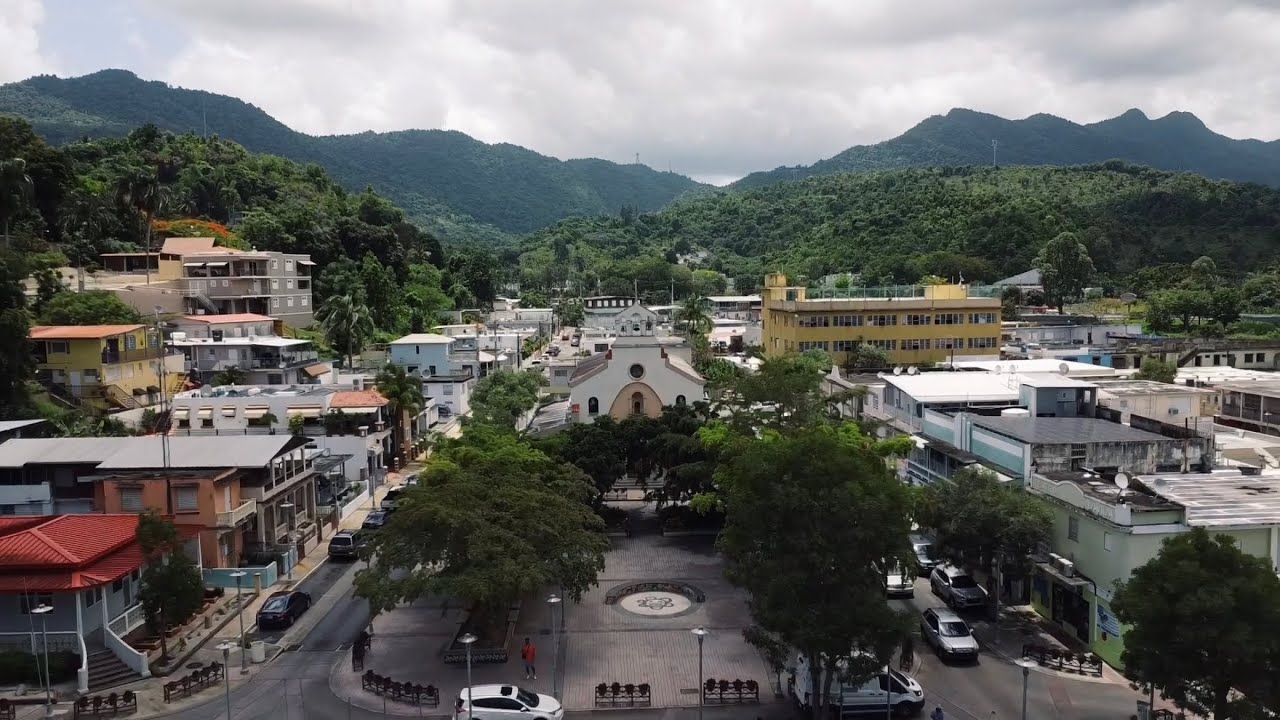 Pueblo de Jayuya | Puerto Rico | Tour Saltamontes | Plaza Pública Nemesio R. Canales