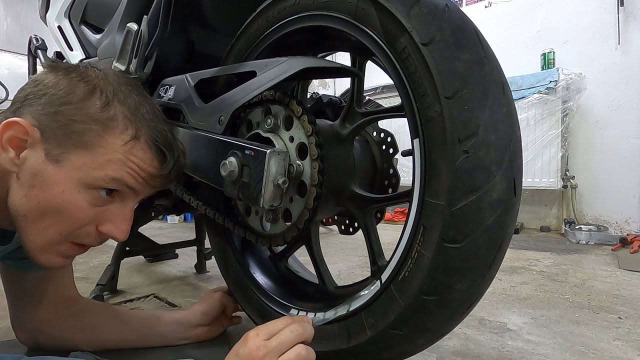 Install motorcycle wheel rim stripes - Honda NC750X