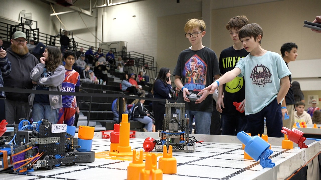 Учащиеся Union Students приняли участие в соревнованиях Redhawks Robotics Rumble.
