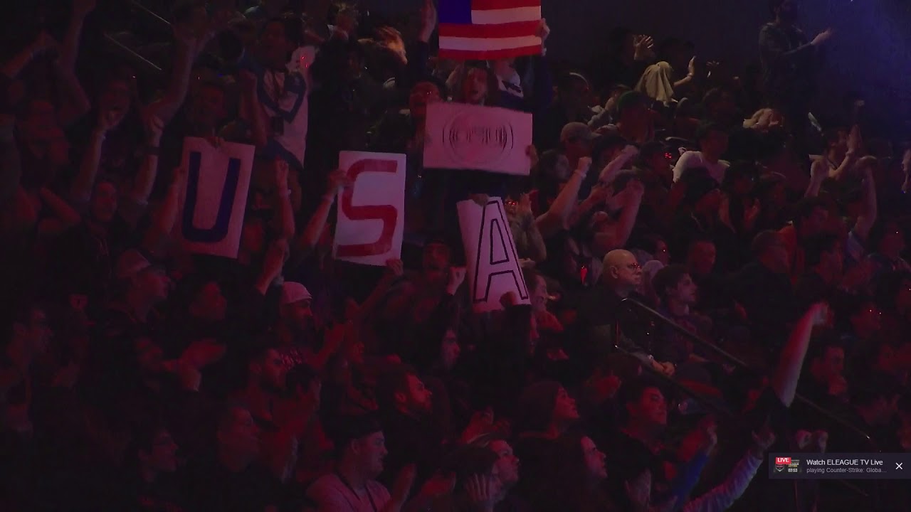 BeasttrollMC holding up an osu! sign on stream at the CS:GO major