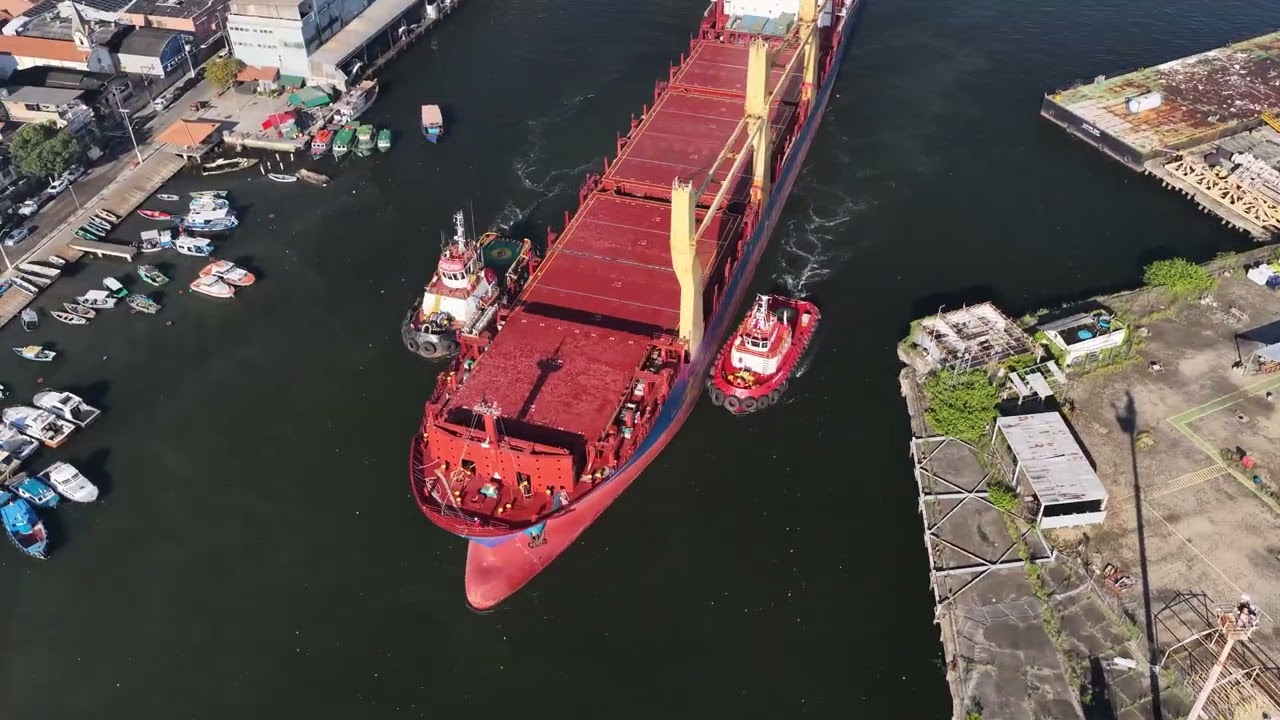 Entrada de navio no Porto de Niterói 