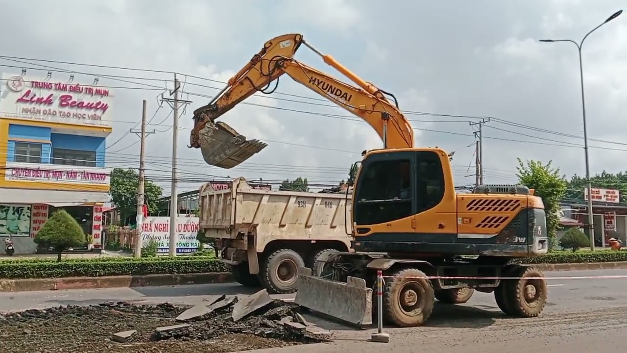 XE MÁY MÚC ĐƯỜNG .