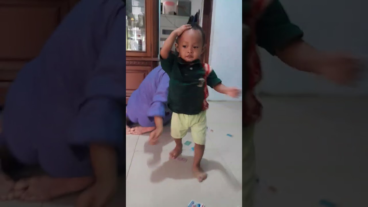 Asyik bermain adikku ghani bersama kakak ufaira dirumah
