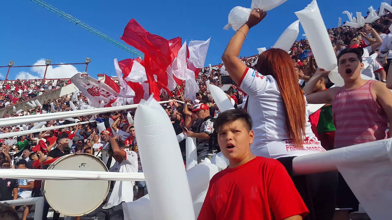 Recibimiento clásico Huracán San Lorenzo, entrada de la banda de Huracán