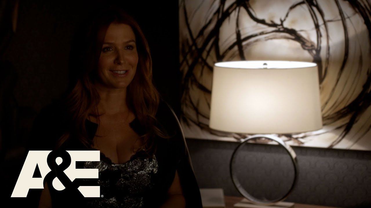 Unforgettable: Carrie Poses as a Record Exec (Season 4, Episode 3) | A&E