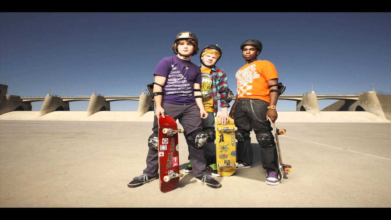 Adam Hicks(Luther) and Daniel Curtis Lee(Kojo)-In The Summer Time.wmv
