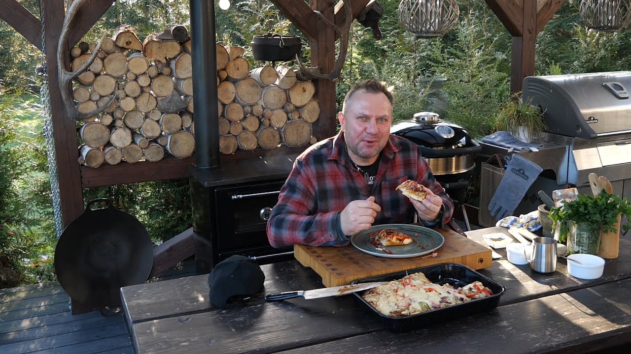 Pizza po polsku rodem z PRL-u z ogromną ilością ketchupu ! / Oddaszfartucha