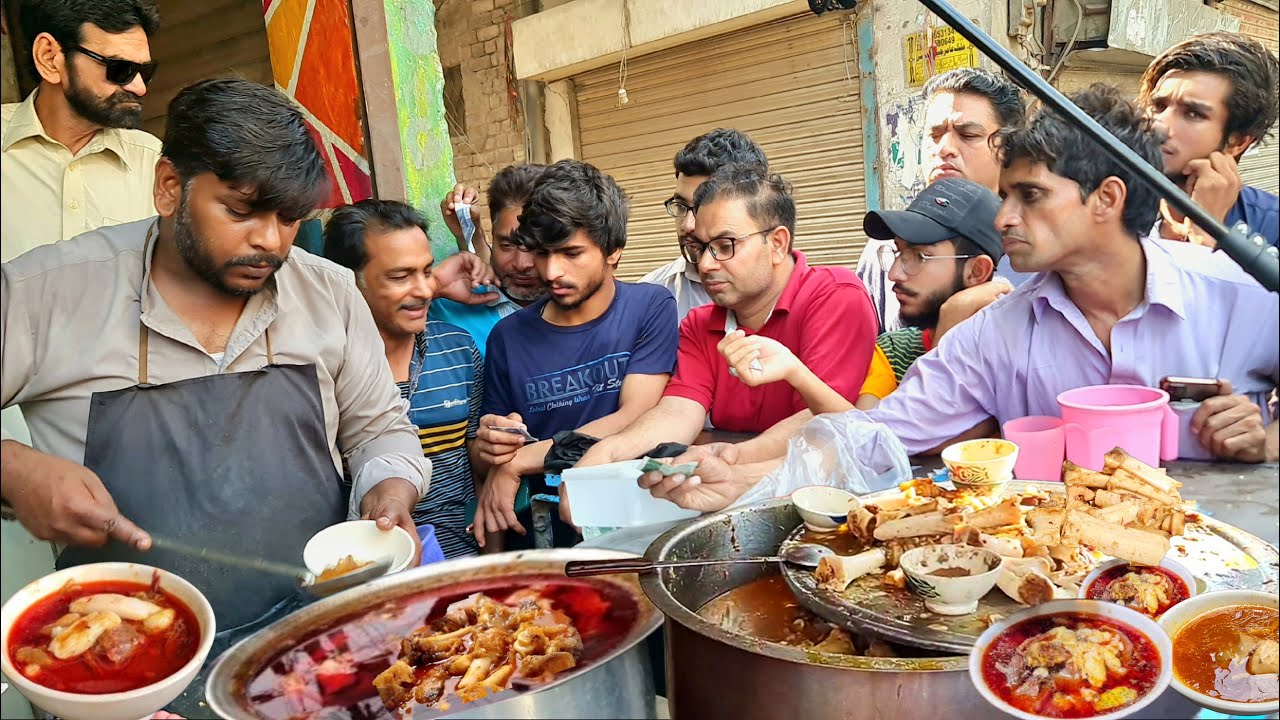Road Side Paye Nashta In Auto Rickshaw !  Salahuddin Siri Paye Has Just Gone Viral | Lahori Paye