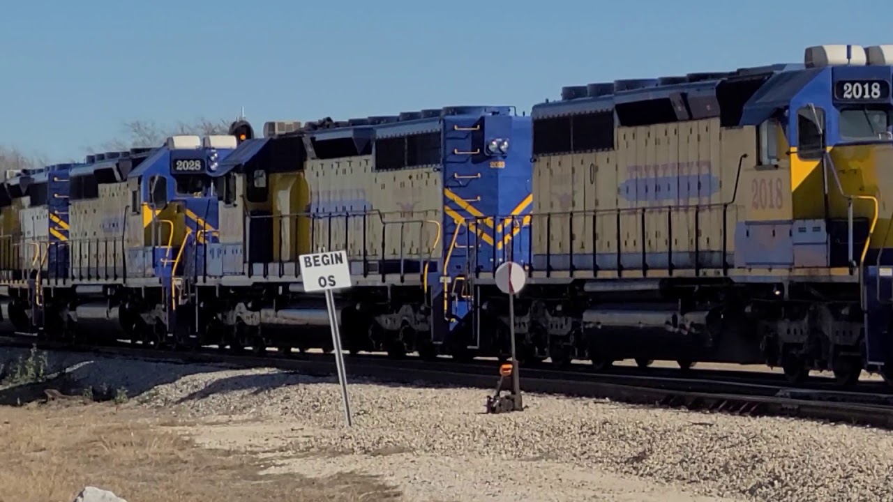 FWWR Trains - Switching and Crossing in Fort Worth