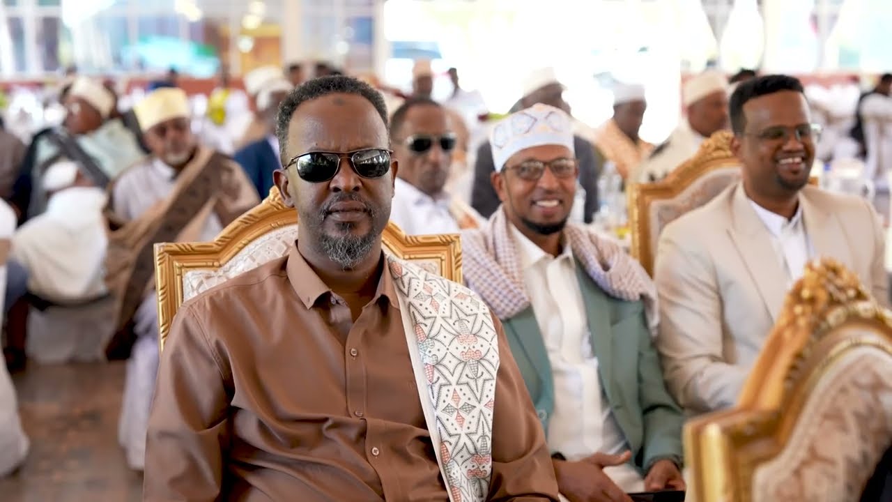 Madaxweynaha JSL oo qado-Sharaf Qaran u sameeyey Saddexda Dhadhaar ee Qaranka JSL