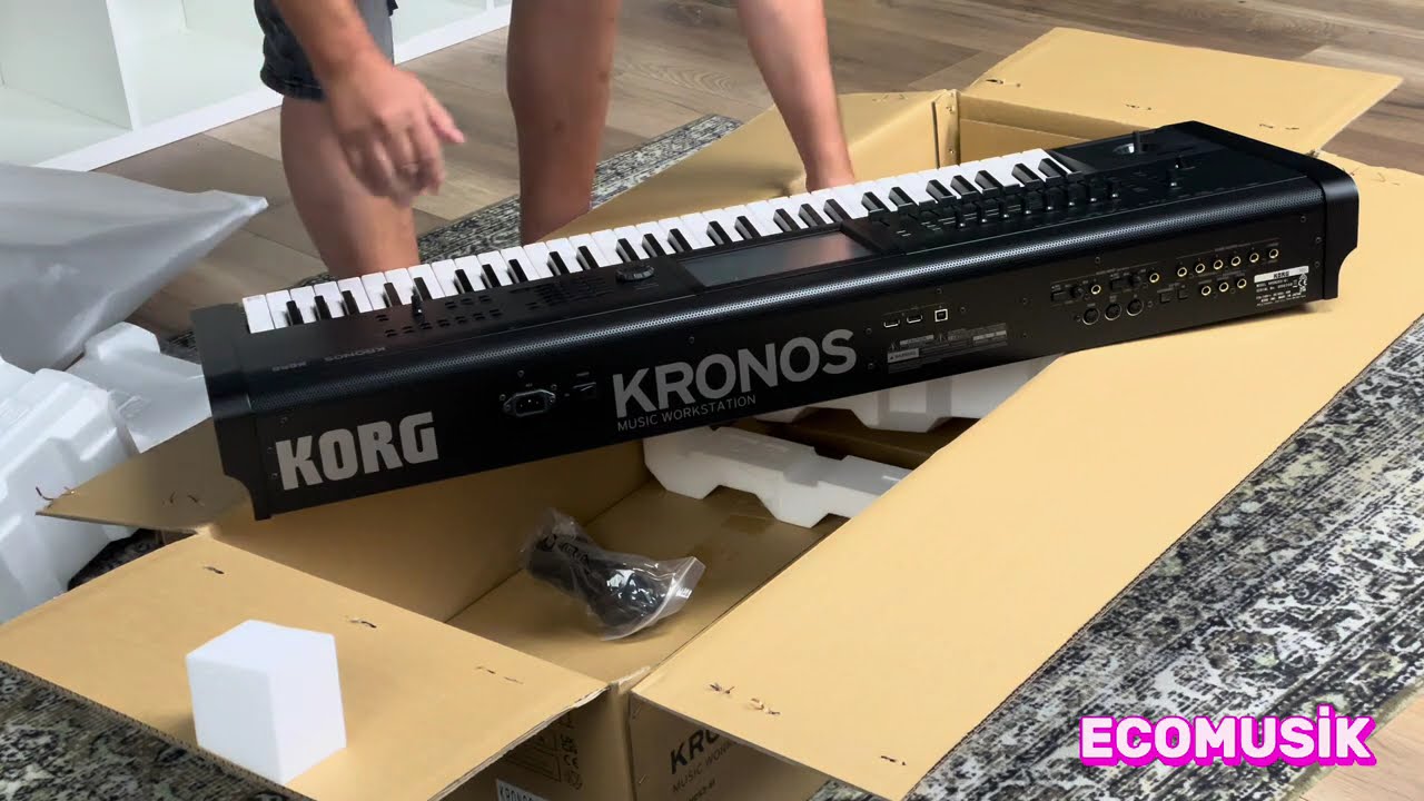 KORG KRONOS 3 unboxing￼￼