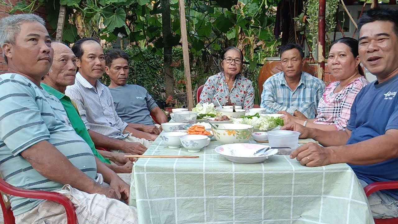 Mấy Chú Và Dượng Bất Ngờ Nhận Được Món Quà Lớn HTMT & Family 