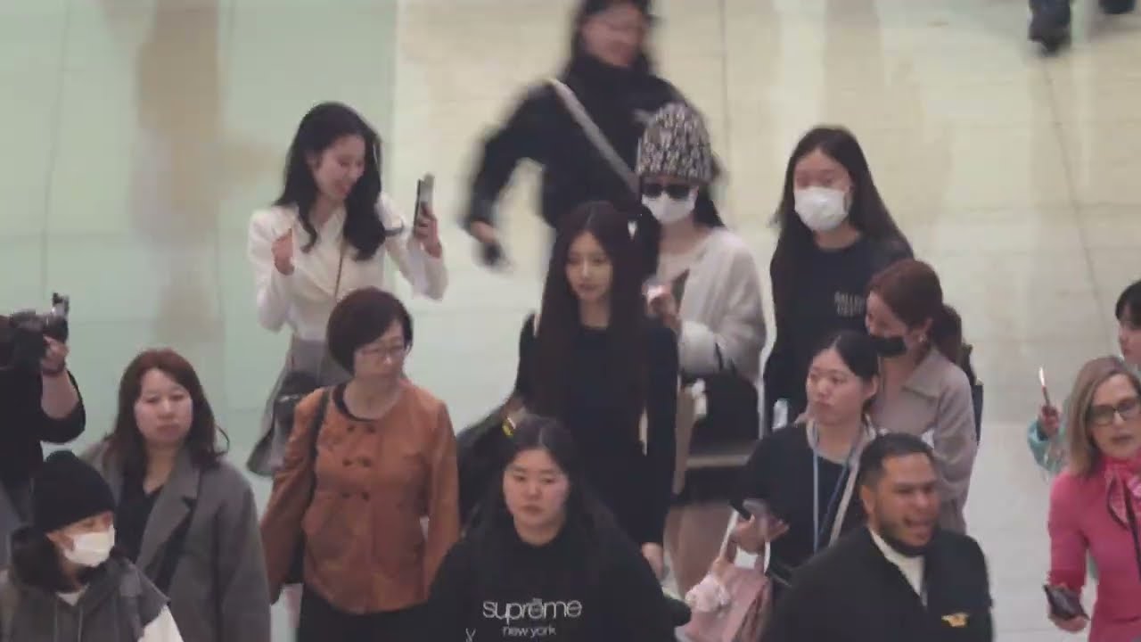 251024 트와이스 인천공항 공내 직캠   #TWICE