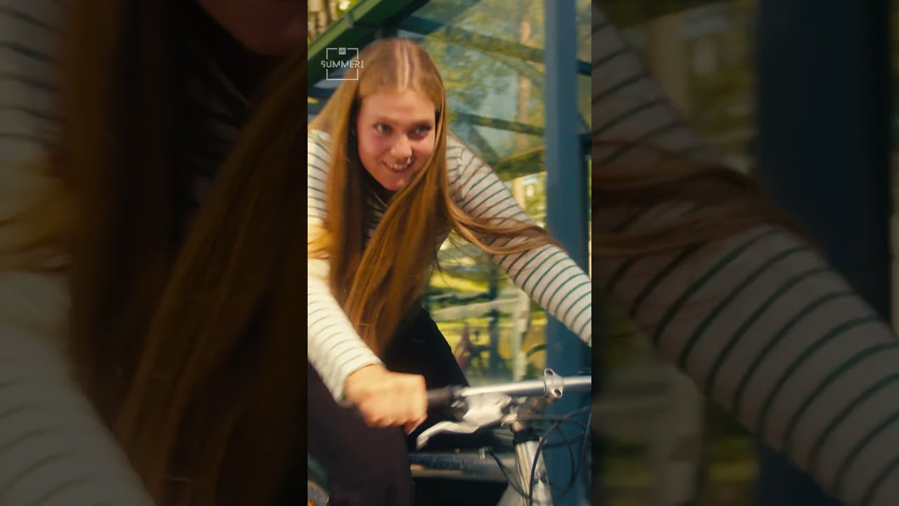 Tunneks jonku joka tuntuu olevan AINA töissä? 🙃 Koko sketsi pitkänä videona, mee kattoo!