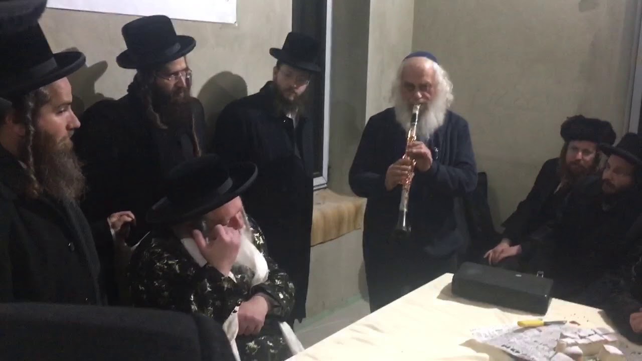 Lechaim Tish in Premishlan (Ukraine) with the Premishlaner Rebbe shlita