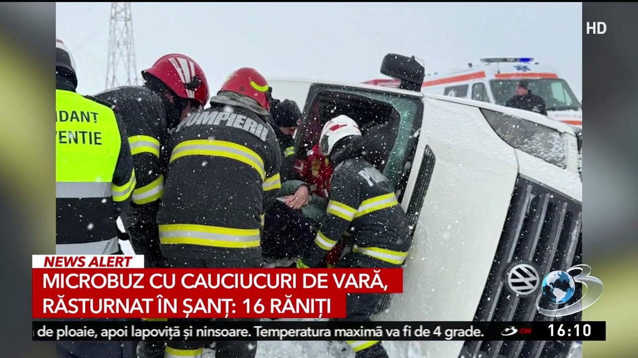 Microbuz cu cauciucuri de vară, răsturnat în șanț: 16 răniți