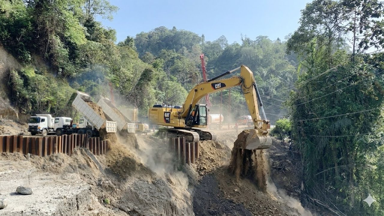 SEMUA UNIT DAN ALAT BERAT DIKERAHKAN”MEMPERCEPAT PENIMBUNAN AREA DPT HARUS RAMPUNG.